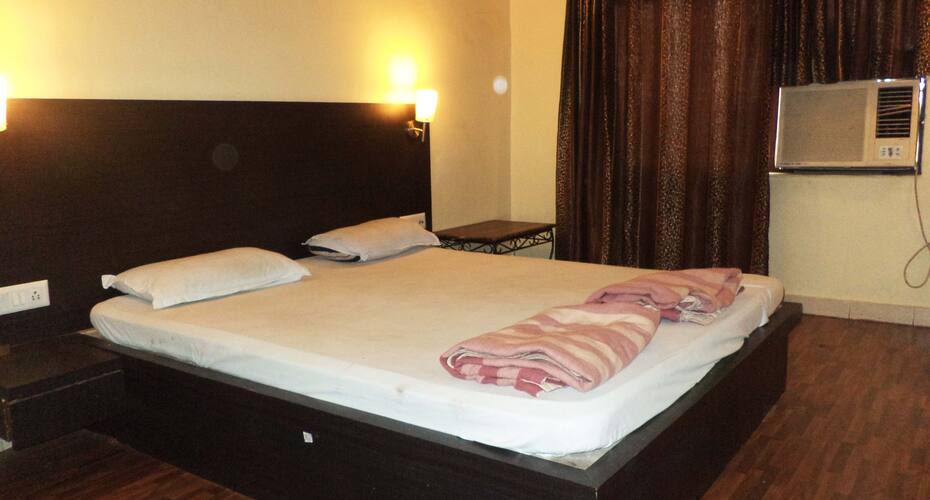 Hotel Ashoka International, Surat 4